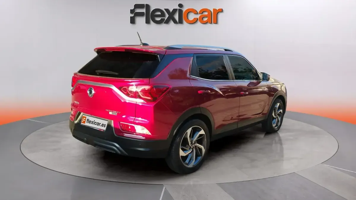 Usado SsangYong Korando 149 CV (109 kW) 2024 Granate SUV