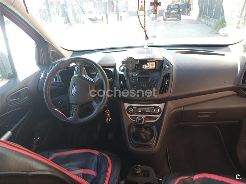 Usado Ford Tourneo Connect Trend 95 CV (69 kW) 2015 Rojo Monovolumen