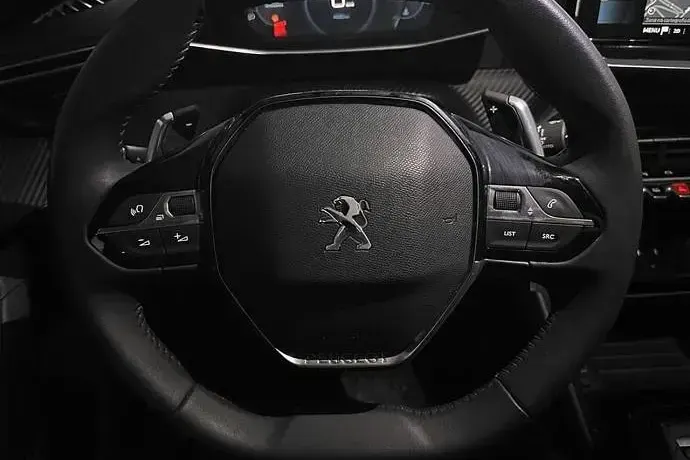 Usado Peugeot 2008 Allure 130 CV (95 kW) 2023 Azul SUV