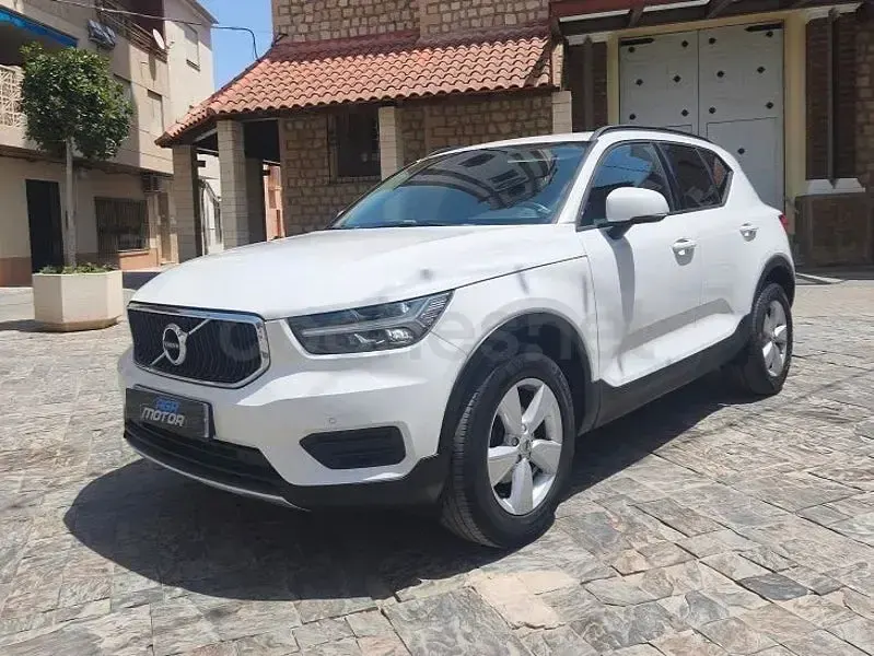 Usado Volvo XC40 Momentum 150 CV (110 kW) 2020 Blanco SUV