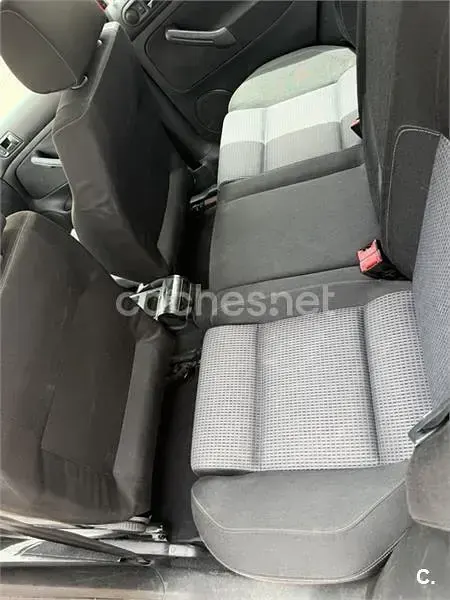 Usado VW Golf IV Highline 130 CV (95 kW) 2003 Rojo Familiar