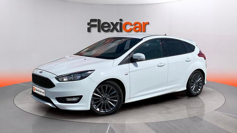 Usado Ford Focus ST-Line 125 CV (91 kW) 2018 Blanco Berlina