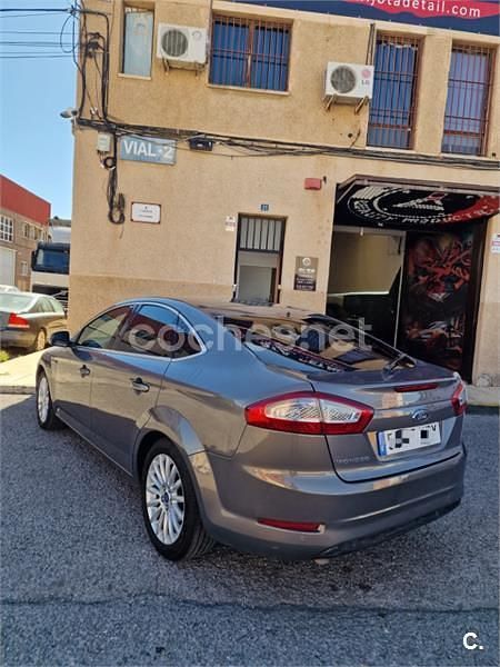Usado Ford Mondeo Titanium 163 CV (119 kW) 2013 Marrón Berlina