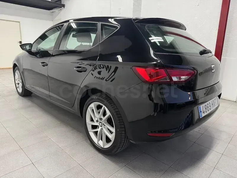 Usado Seat Leon Style 105 CV (77 kW) 2014 Negro Berlina