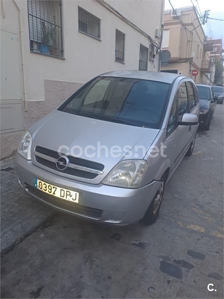 Usado Opel Meriva Cosmo 70 CV (51 kW) 2005 Gris / plata Monovolumen