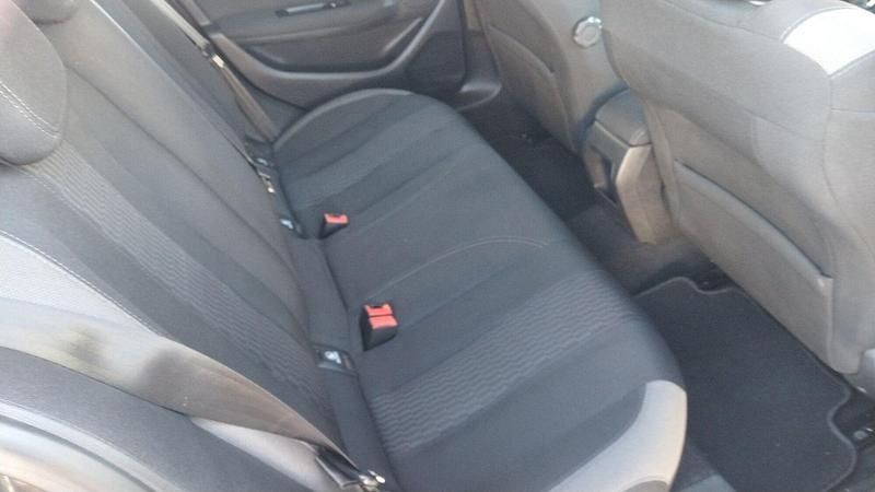 Usado Peugeot 308 Allure 115 CV (84 kW) 2015 Gris