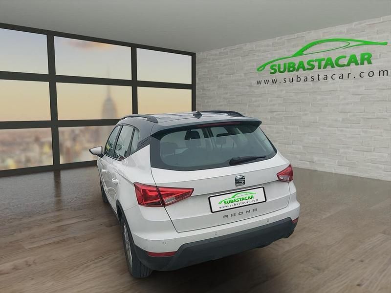 Usado Seat Arona Style 110 CV (80 kW) 2021 Blanco SUV