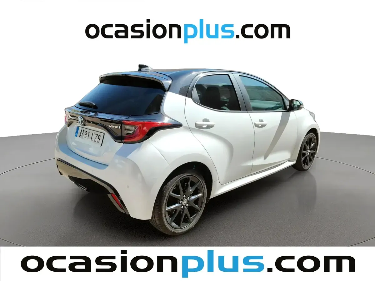 Usado Toyota Yaris Plus 116 CV (85 kW) 2022 Blanco Utilitario