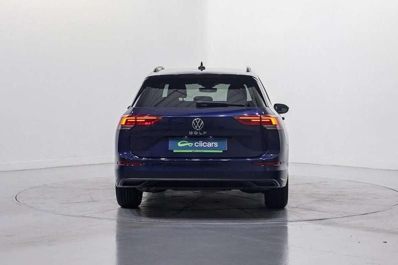 Usado VW Golf VIII Life 116 CV (85 kW) 2021 Azul Familiar