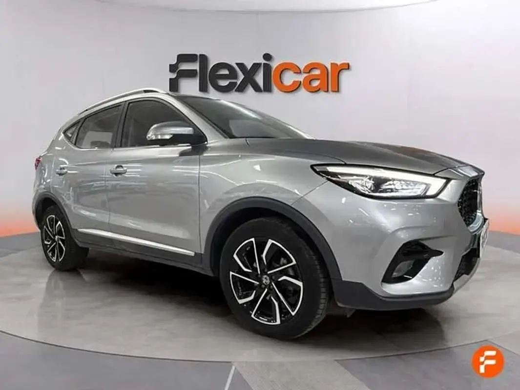 Usado MG ZS Luxury 111 CV (81 kW) 2022 Gris SUV