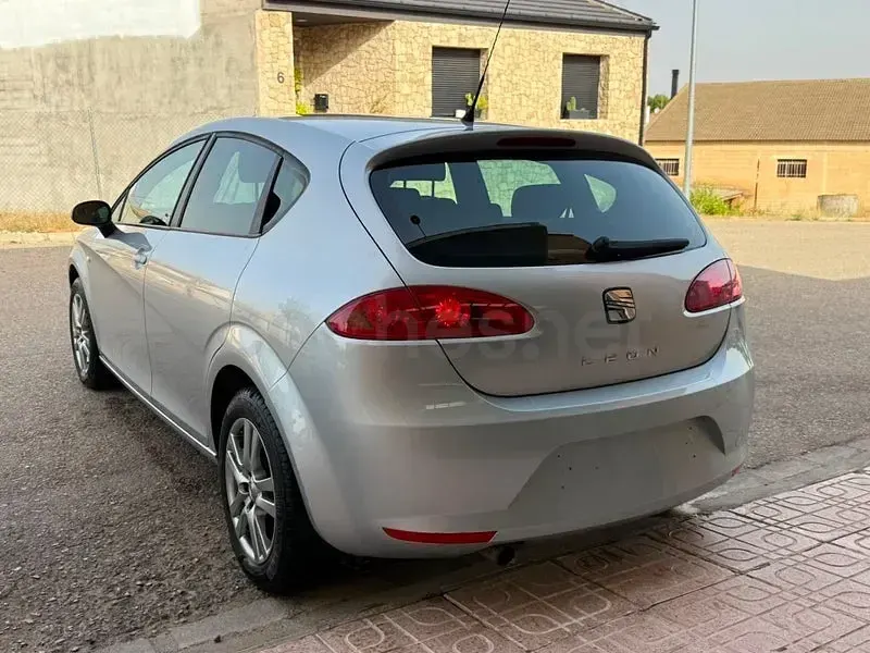 Usado Seat Leon Reference 102 CV (75 kW) 2007 Gris / plata Utilitario