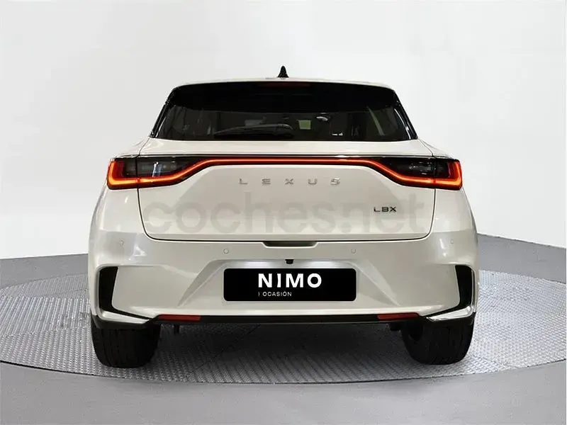 Usado Lexus LBX 136 CV (100 kW) 2024 Blanco SUV