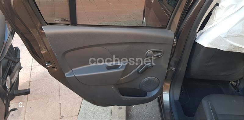 Usado Dacia Logan Ambiance 90 CV (66 kW) 2017 Beige Berlina