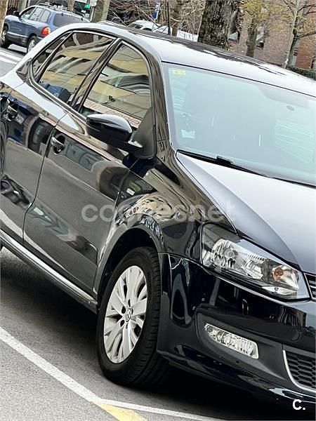 Usado VW Polo Advance 70 CV (51 kW) 2013 Negro Berlina