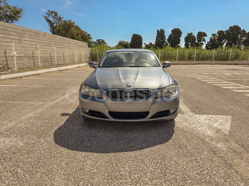 Usado BMW 318 143 CV (105 kW) 2010 Gris / plata Berlina
