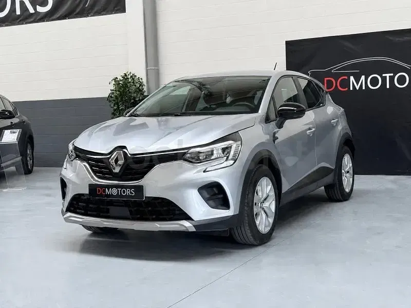 Usado Renault Captur Evolution 160 CV (117 kW) 2022 Gris / plata SUV