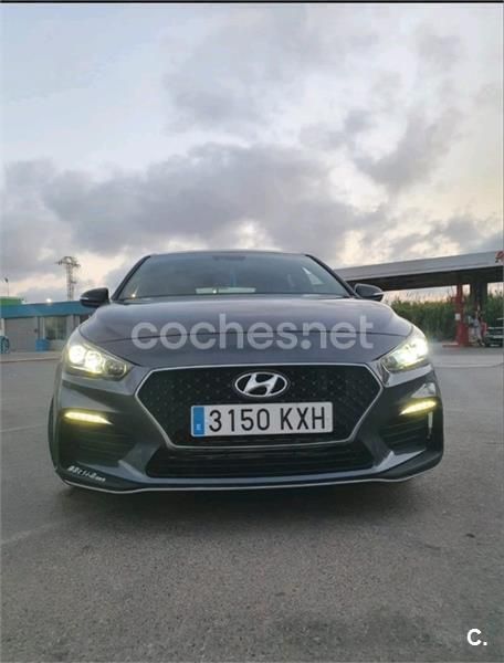 Gris / plata Usado 2019 Hyundai i30 Berlina | 18.250 € (Precio justo) - Imagen 1/2