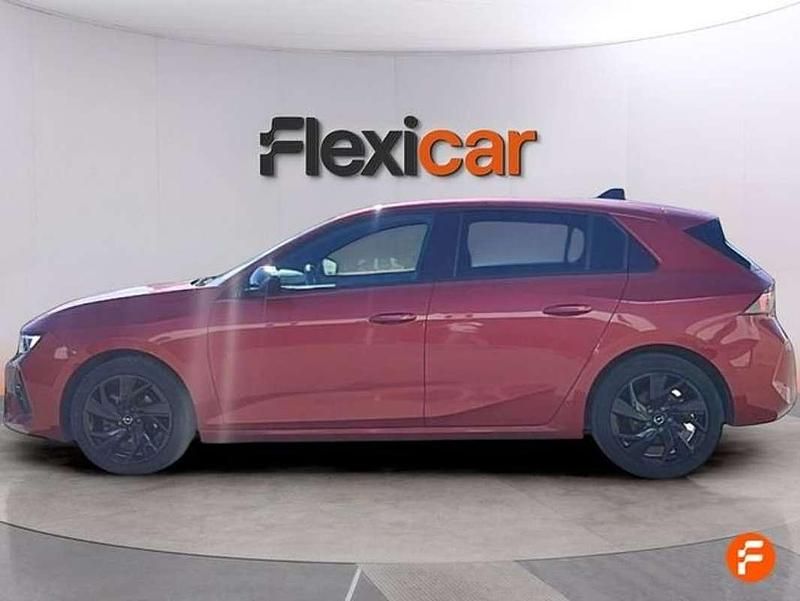 Usado Opel Astra 131 CV (96 kW) 2023 Rojo Berlina