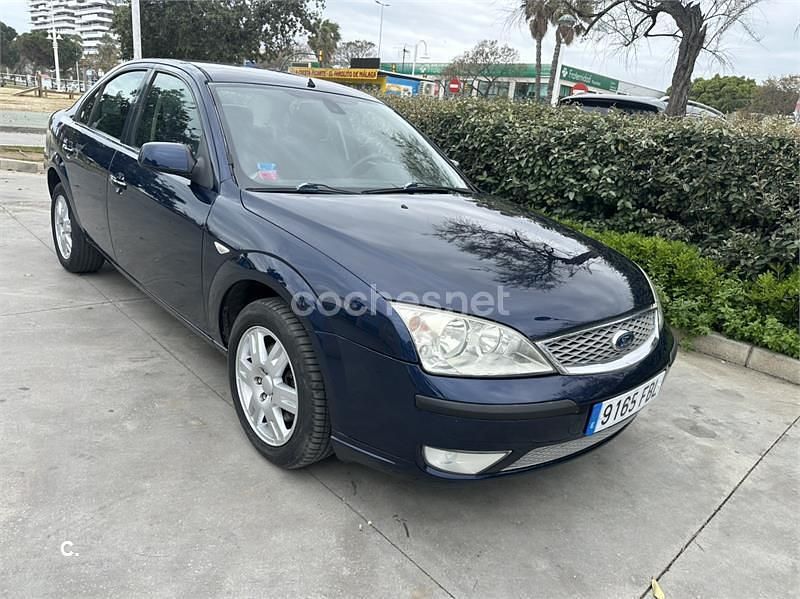 Usado Ford Mondeo Trend 130 CV (95 kW) 2006 Azul Berlina