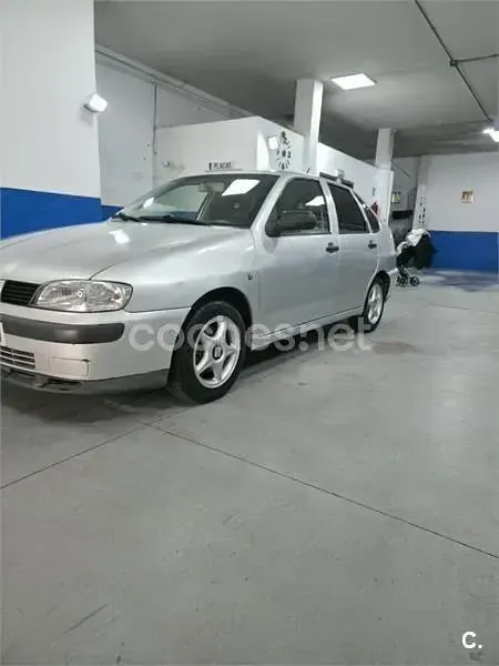 Usado Seat Cordoba Stella 68 CV (50 kW) 2001 Gris / plata Familiar