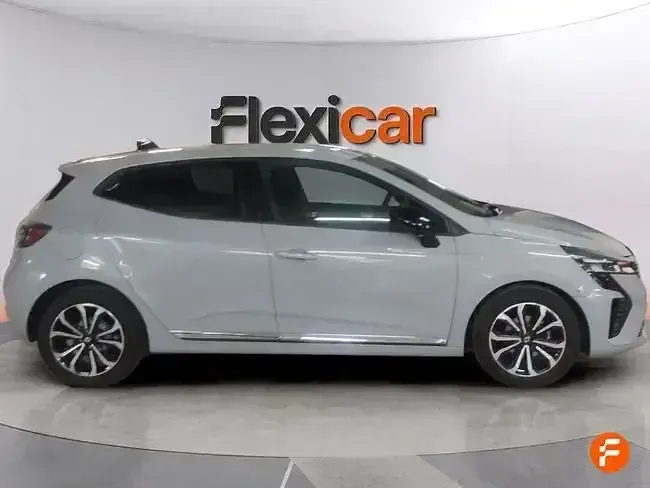Usado Renault Clio Techno 90 CV (66 kW) 2025 Gris Utilitario