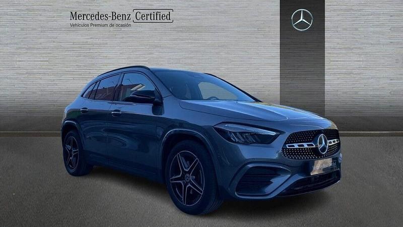 Usado Mercedes GLA200 150 HP (110 kW) 2026 Cinzento SUV