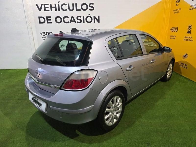 Usado Opel Astra Enjoy 100 CV (73 kW) 2005 Gris / plata Berlina