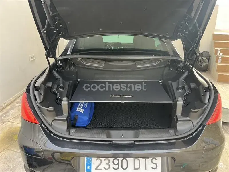 Usado Peugeot 307 CC 110 CV (80 kW) 2005 Negro Descapotable