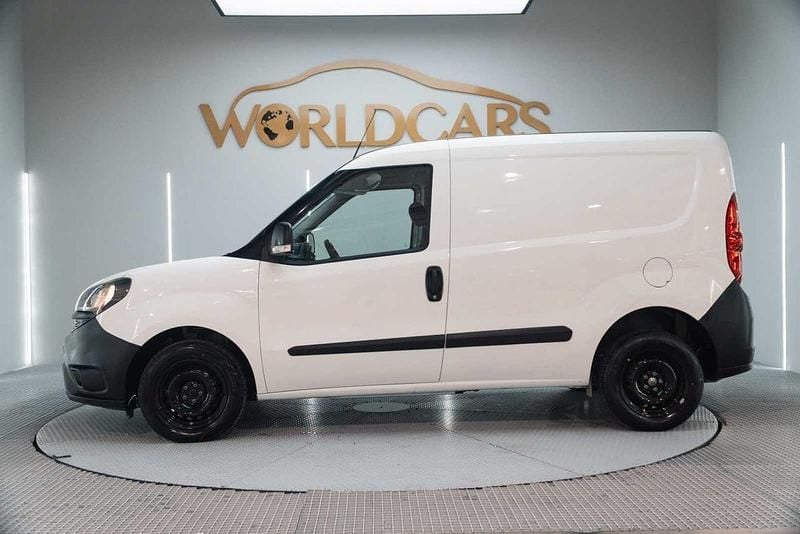 Usado Fiat Doblò 95 CV (69 kW) 2021 Blanco Monovolumen