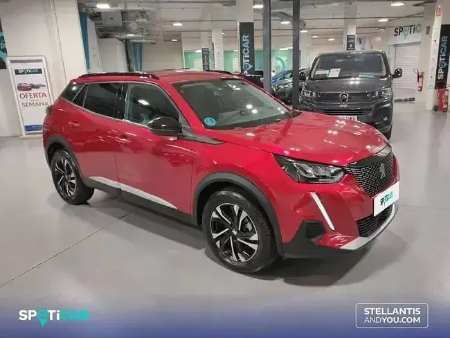 Usado Peugeot 2008 Allure 130 CV (95 kW) 2022 Rojo SUV