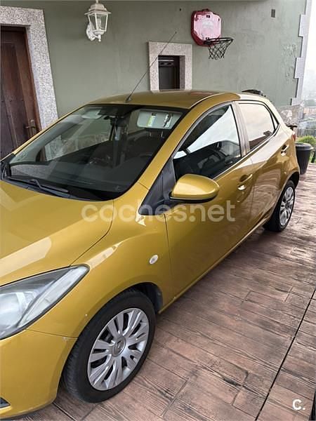 Usado Mazda 2 Active 68 CV (50 kW) 2008 Amarillo Utilitario