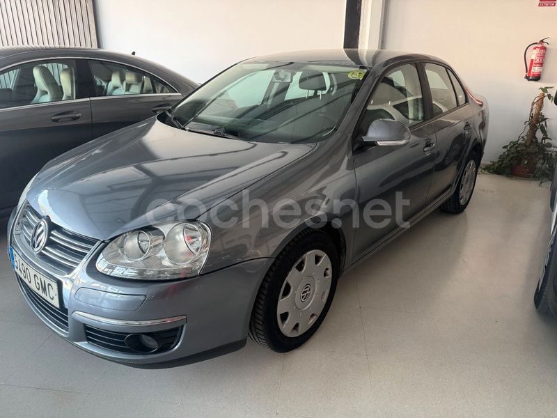 Gris / plata Usado 2009 VW Jetta Edition Berlina | 5999 € (Precio justo) - Imagen 1/4