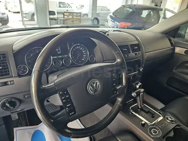 Usado VW Touareg 225 CV (165 kW) 2007 Gris / plata SUV