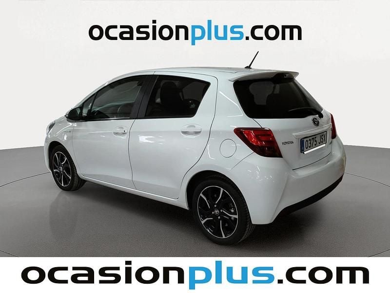 Usado Toyota Yaris Hybrid 100 CV (73 kW) 2016 Blanco Utilitario