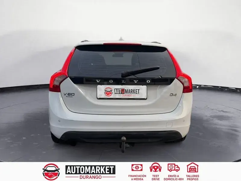 Usado Volvo V60 Momentum 163 CV (119 kW) 2012 Blanco Familiar