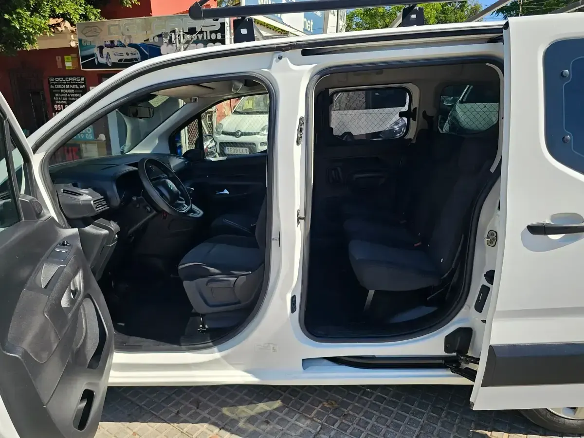 Usado Citroën Berlingo Feel 100 CV (73 kW) 2021 Blanco Monovolumen