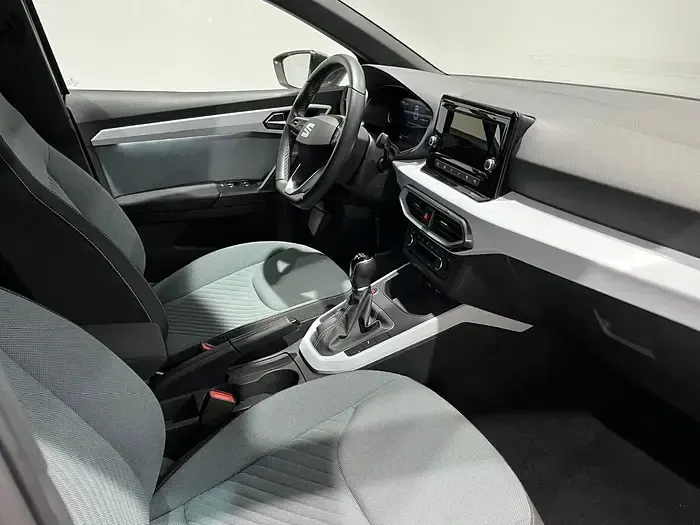 Usado Seat Ibiza 115 CV (84 kW) 2025 Gris Utilitario