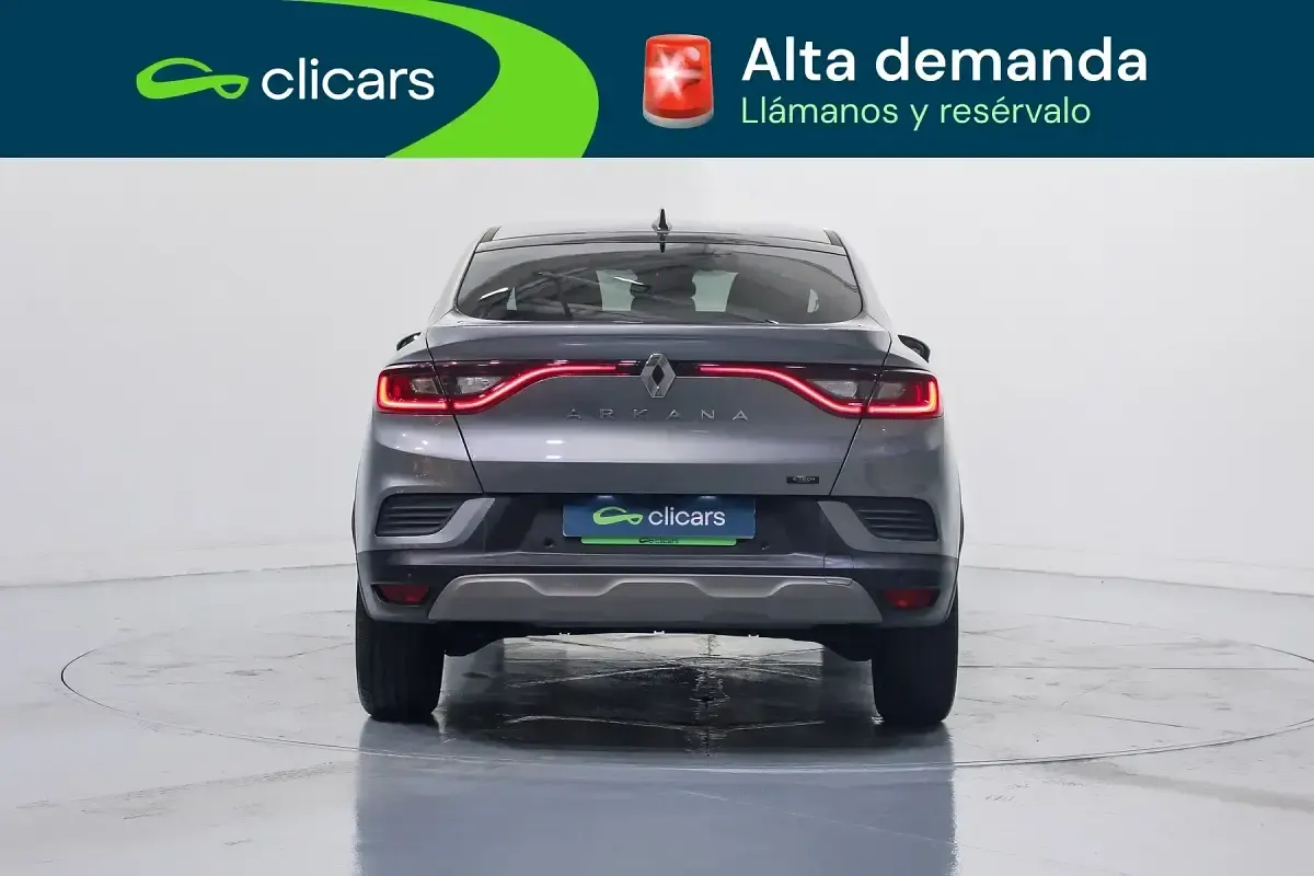 Usado Renault Arkana Techno 145 CV (106 kW) 2023 Gris / plata SUV