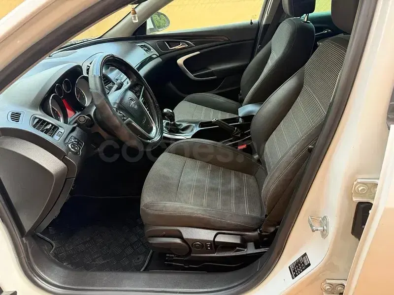 Usado Opel Insignia Sport 160 CV (117 kW) 2011 Blanco Familiar