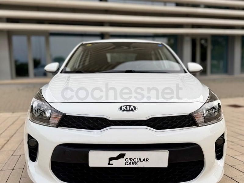 Usado Kia Rio 84 CV (61 kW) 2020 Blanco Berlina