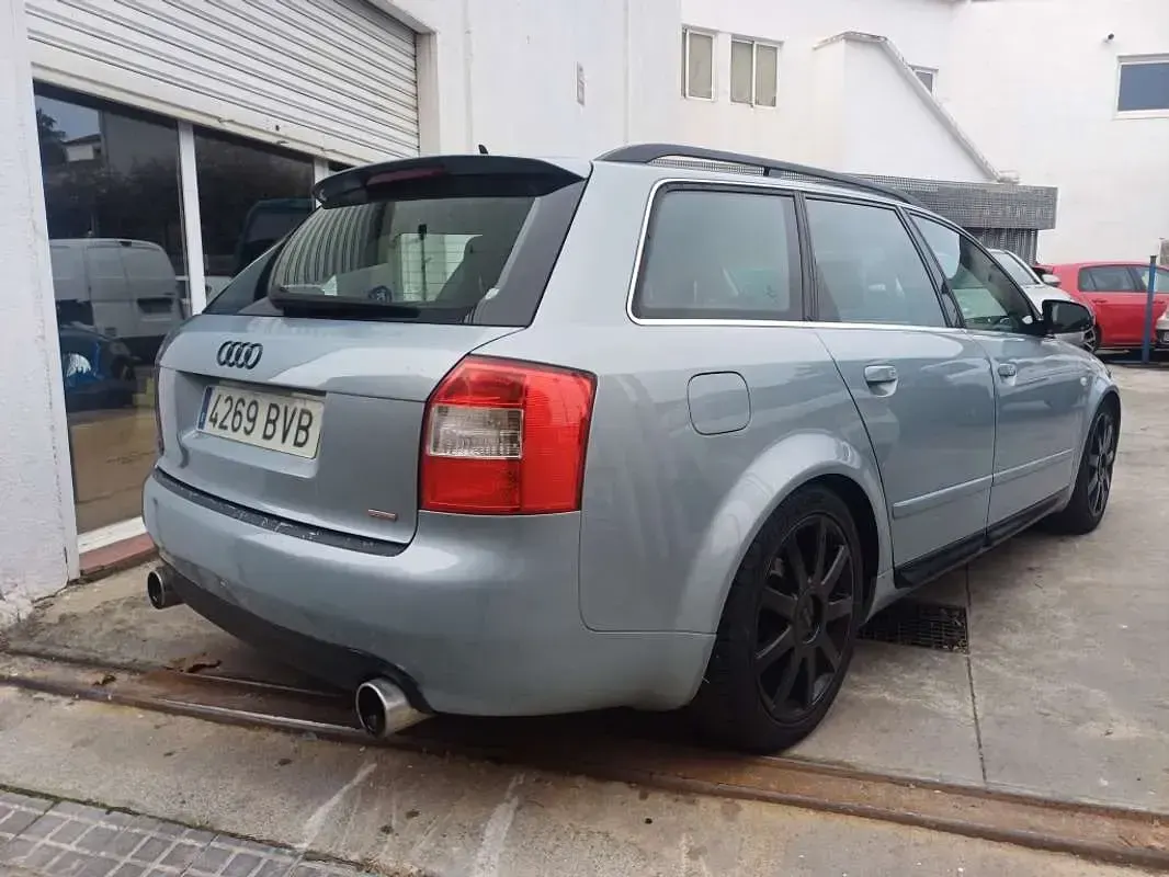 Usado Audi A4 150 CV (110 kW) 2002 Gris Berlina