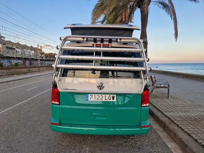 Usado VW California Beach 150 CV (110 kW) 2020 Verde Van