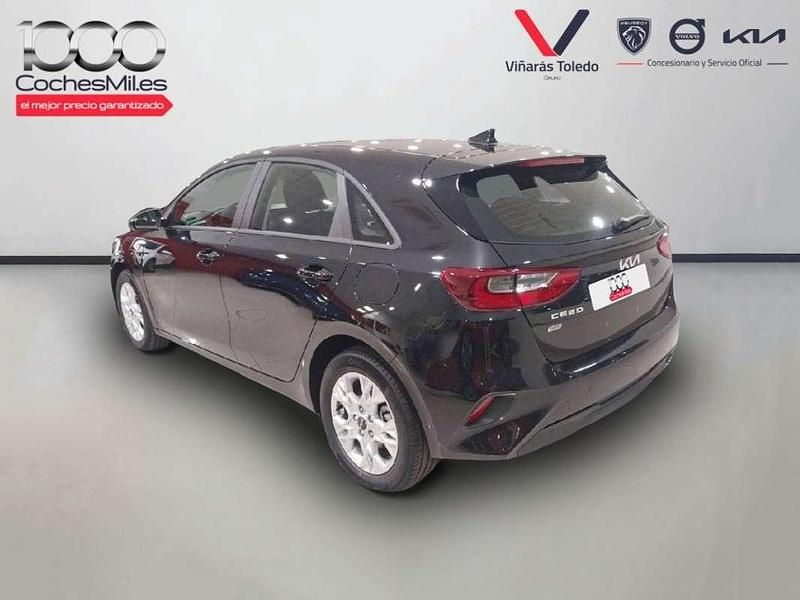 Usado Kia Ceed 136 CV (100 kW) 2024 Negro Utilitario