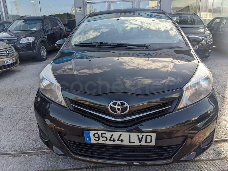 Usado Toyota Yaris Active 69 CV (50 kW) 2012 Gris / plata Utilitario