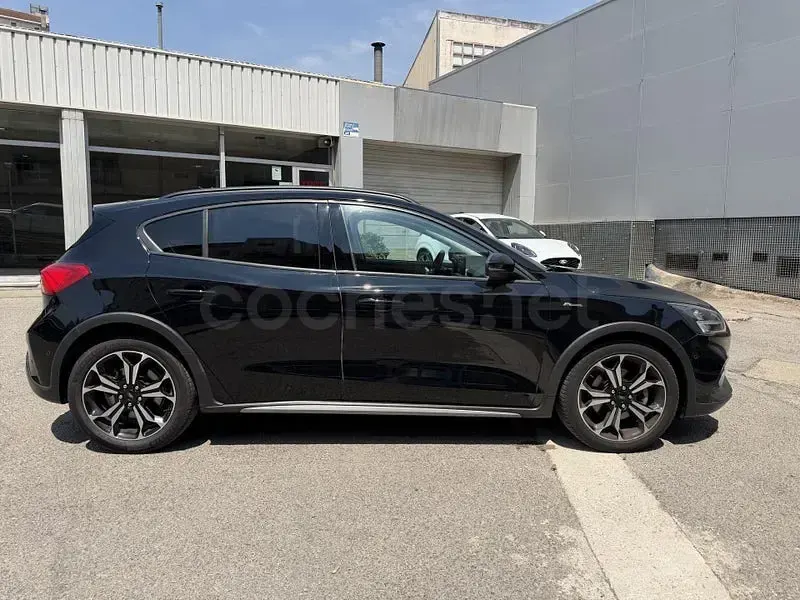 Usado Ford Focus Active 125 CV (91 kW) 2019 Negro Berlina