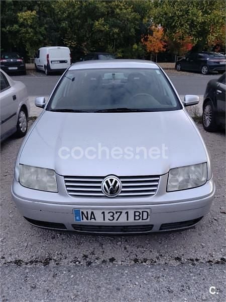 Usado VW Bora Trendline 110 CV (80 kW) 2000 Gris / plata Berlina