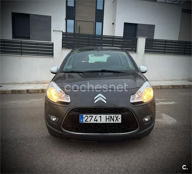 Usado Citroën C3 Attraction 68 CV (50 kW) 2013 Gris / plata Berlina
