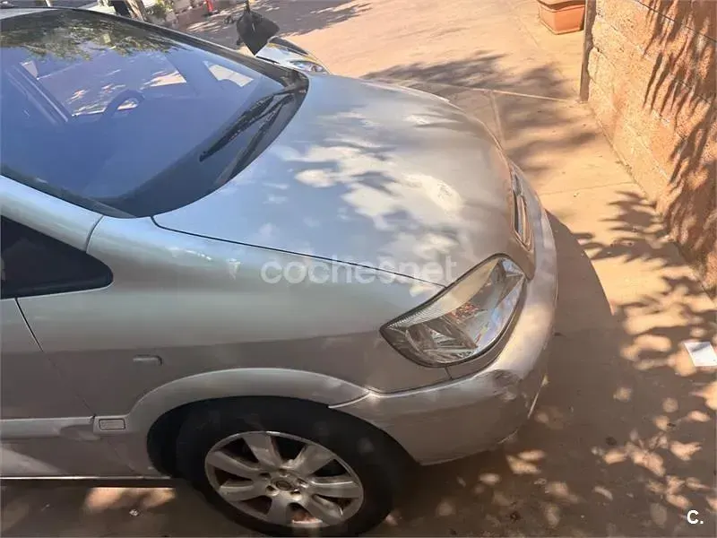 Usado Opel Zafira Elegance 125 CV (91 kW) 2005 Gris / plata Monovolumen