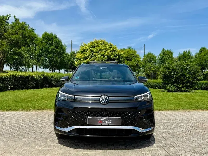Usado VW Tiguan R-line 150 CV (110 kW) 2024 Negro SUV