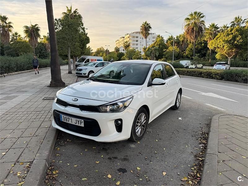 Granate Usado 2017 Kia Rio Plus Berlina | 9500 € (Precio justo) - Imagen 1/4